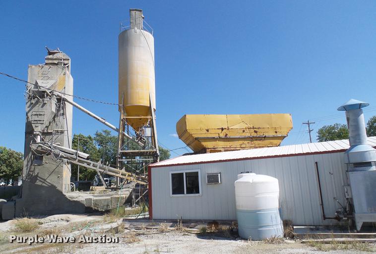 image for item DE5244 Ross 60-7 concrete batch plant with controller center building