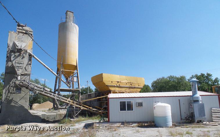 image for item DE5244 Ross 60-7 concrete batch plant with controller center building