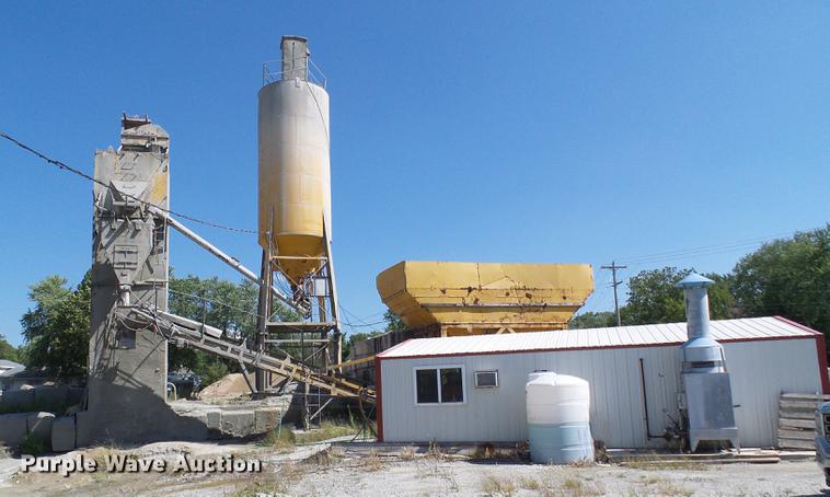 image for item DE5244 Ross 60-7 concrete batch plant with controller center building