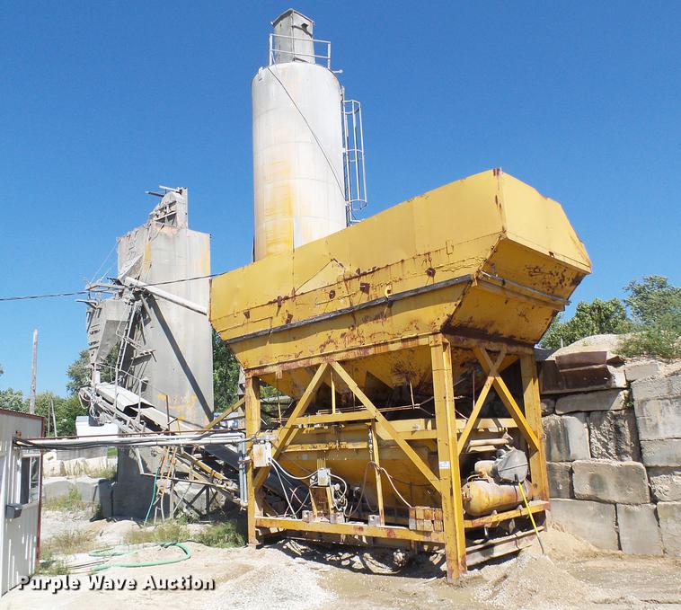 image for item DE5244 Ross 60-7 concrete batch plant with controller center building