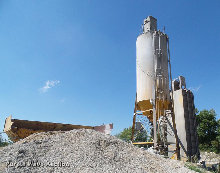 image for item DE5244 Ross 60-7 concrete batch plant with controller center building