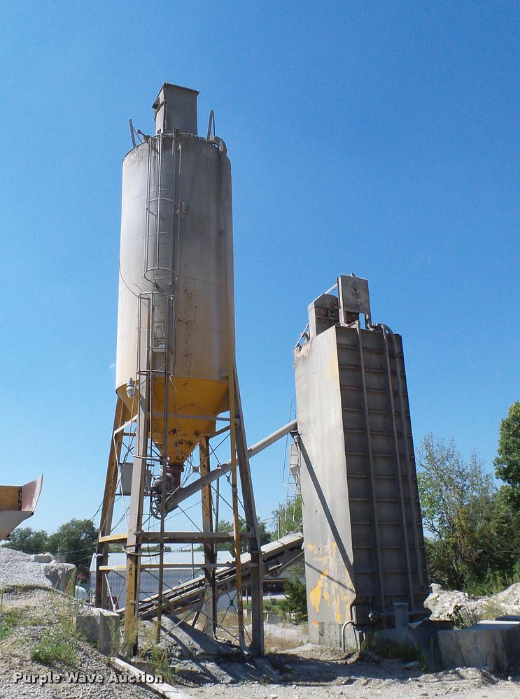 image for item DE5244 Ross 60-7 concrete batch plant with controller center building