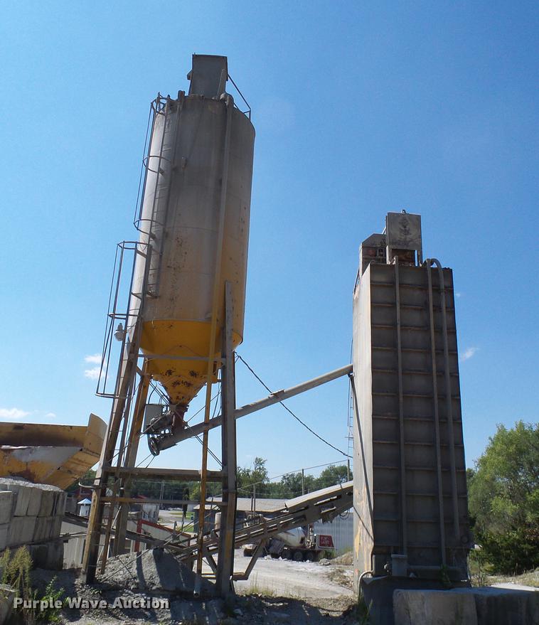 image for item DE5244 Ross 60-7 concrete batch plant with controller center building