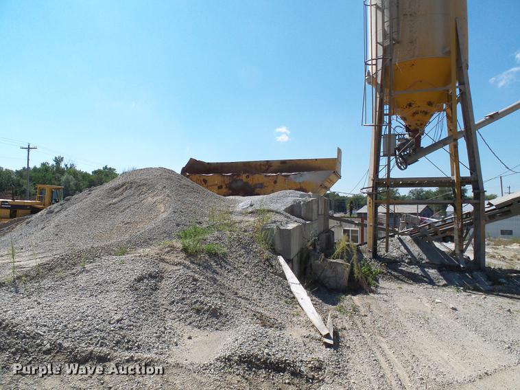 image for item DE5244 Ross 60-7 concrete batch plant with controller center building