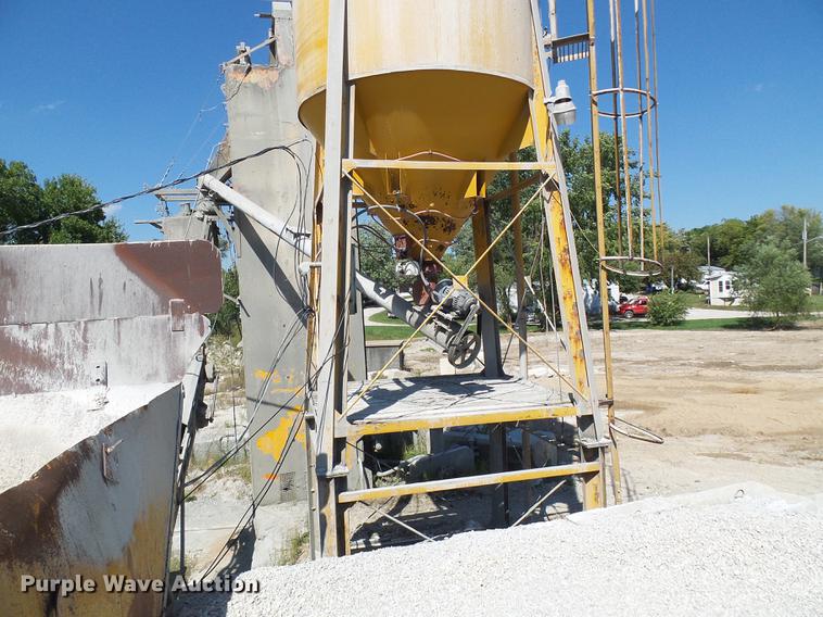 image for item DE5244 Ross 60-7 concrete batch plant with controller center building