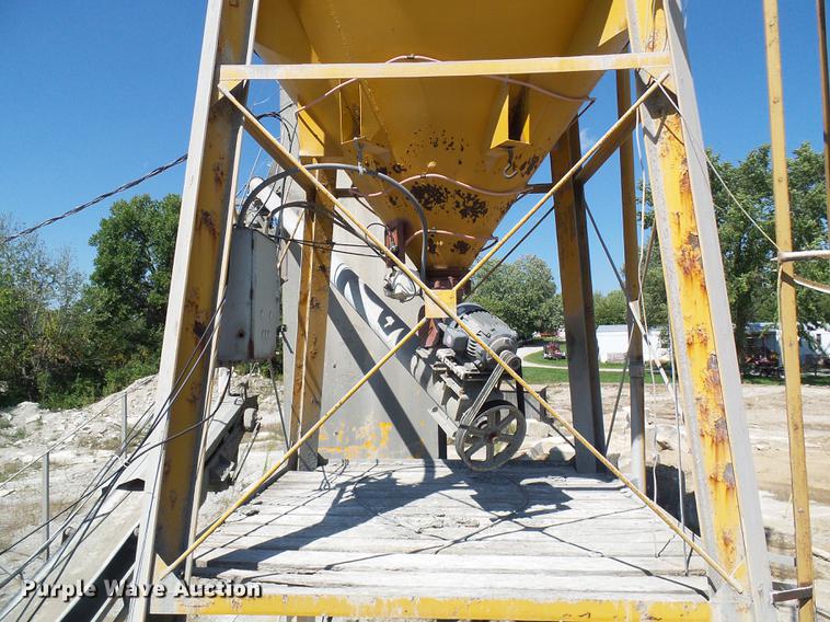 image for item DE5244 Ross 60-7 concrete batch plant with controller center building