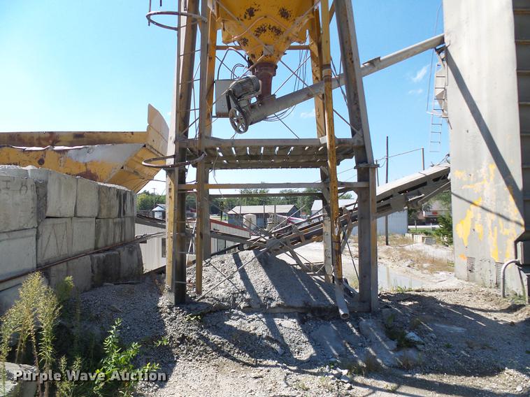 image for item DE5244 Ross 60-7 concrete batch plant with controller center building