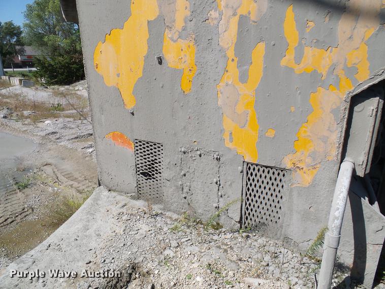 image for item DE5244 Ross 60-7 concrete batch plant with controller center building