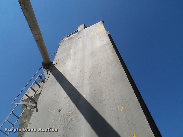 image for item DE5244 Ross 60-7 concrete batch plant with controller center building