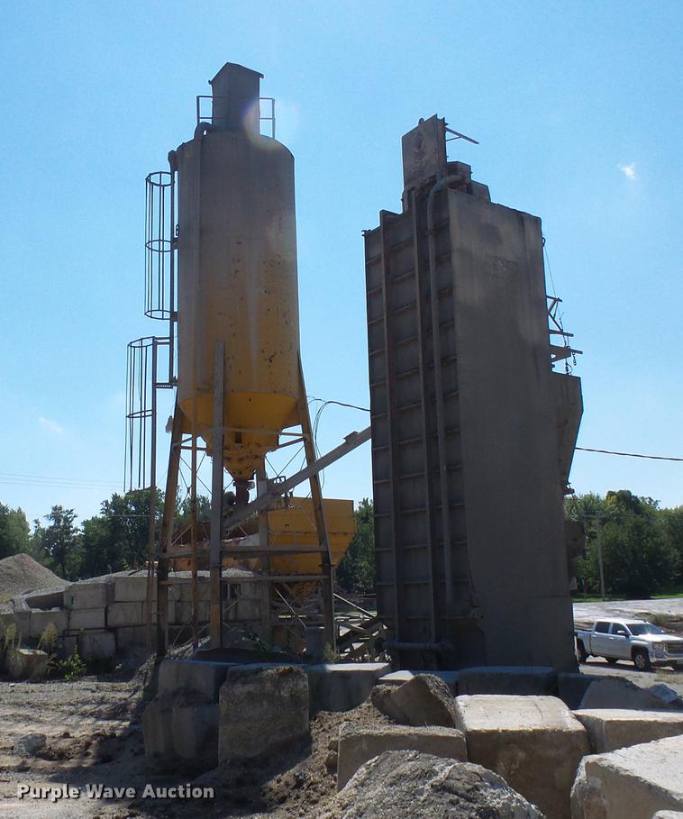 image for item DE5244 Ross 60-7 concrete batch plant with controller center building