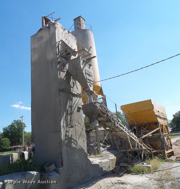 image for item DE5244 Ross 60-7 concrete batch plant with controller center building