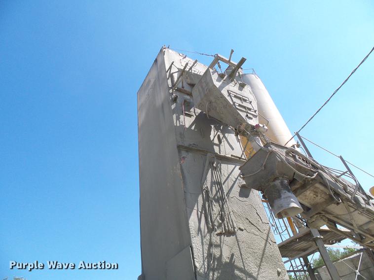 image for item DE5244 Ross 60-7 concrete batch plant with controller center building