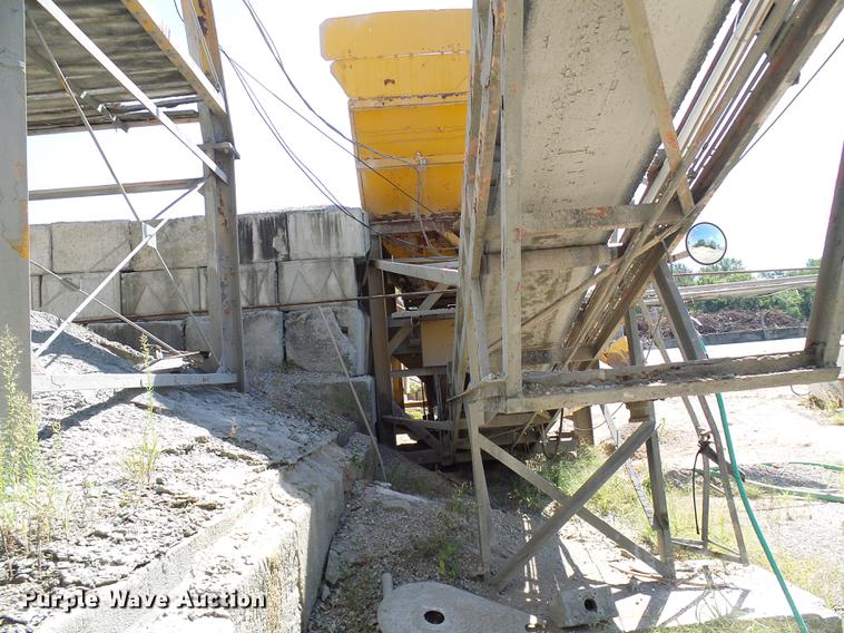 image for item DE5244 Ross 60-7 concrete batch plant with controller center building