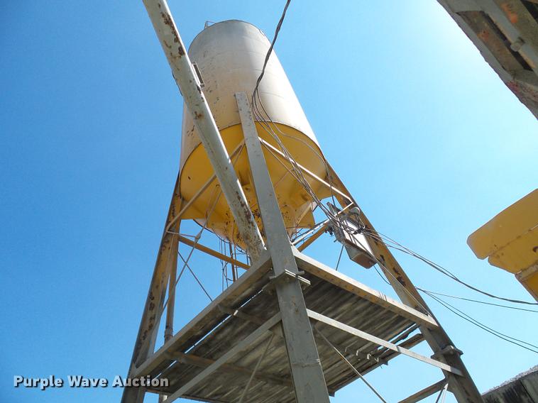 image for item DE5244 Ross 60-7 concrete batch plant with controller center building