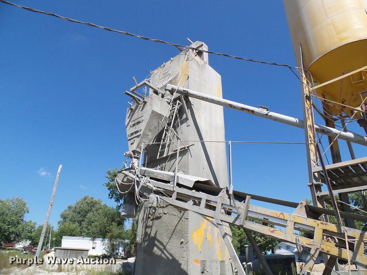 image for item DE5244 Ross 60-7 concrete batch plant with controller center building