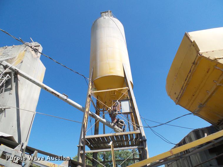 image for item DE5244 Ross 60-7 concrete batch plant with controller center building