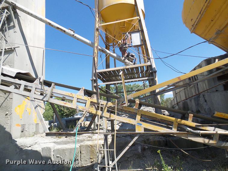 image for item DE5244 Ross 60-7 concrete batch plant with controller center building