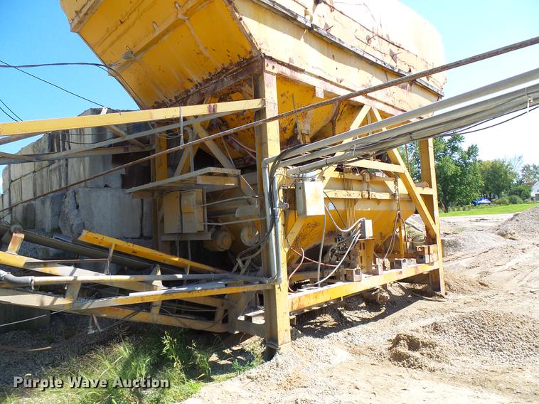 image for item DE5244 Ross 60-7 concrete batch plant with controller center building