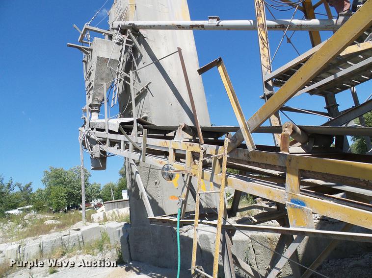 image for item DE5244 Ross 60-7 concrete batch plant with controller center building