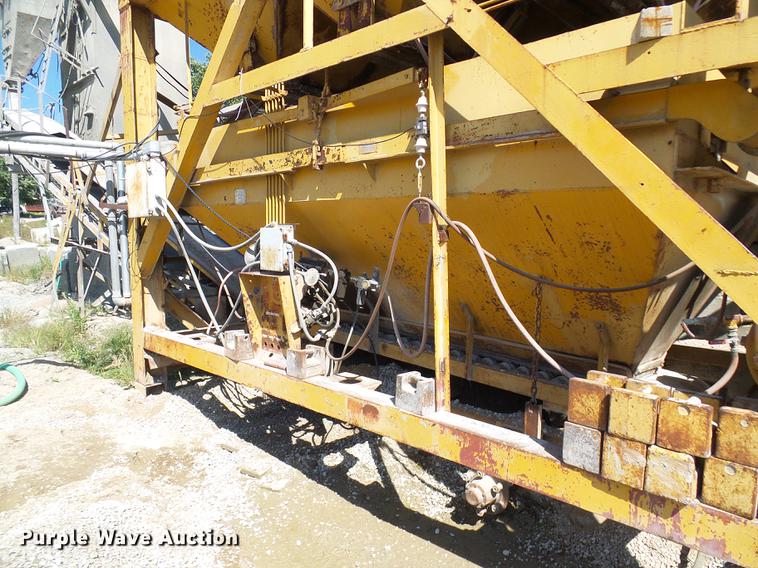 image for item DE5244 Ross 60-7 concrete batch plant with controller center building