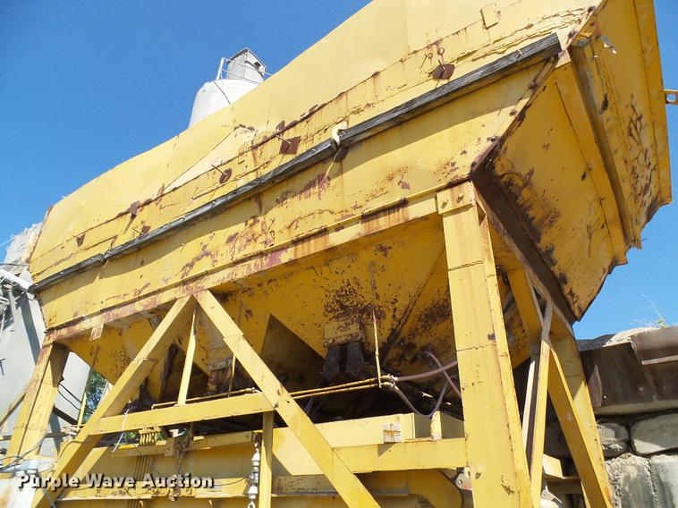 image for item DE5244 Ross 60-7 concrete batch plant with controller center building