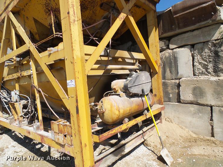 image for item DE5244 Ross 60-7 concrete batch plant with controller center building