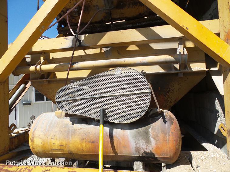 image for item DE5244 Ross 60-7 concrete batch plant with controller center building