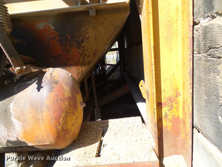 image for item DE5244 Ross 60-7 concrete batch plant with controller center building