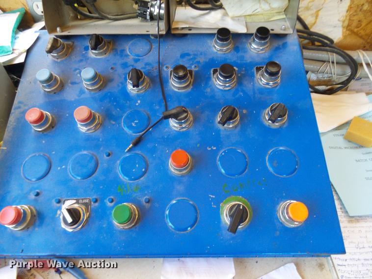 image for item DE5244 Ross 60-7 concrete batch plant with controller center building