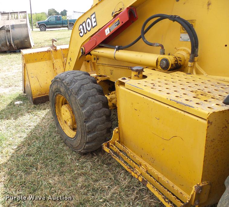 image for item DE5267 1999 John Deere 310E backhoe