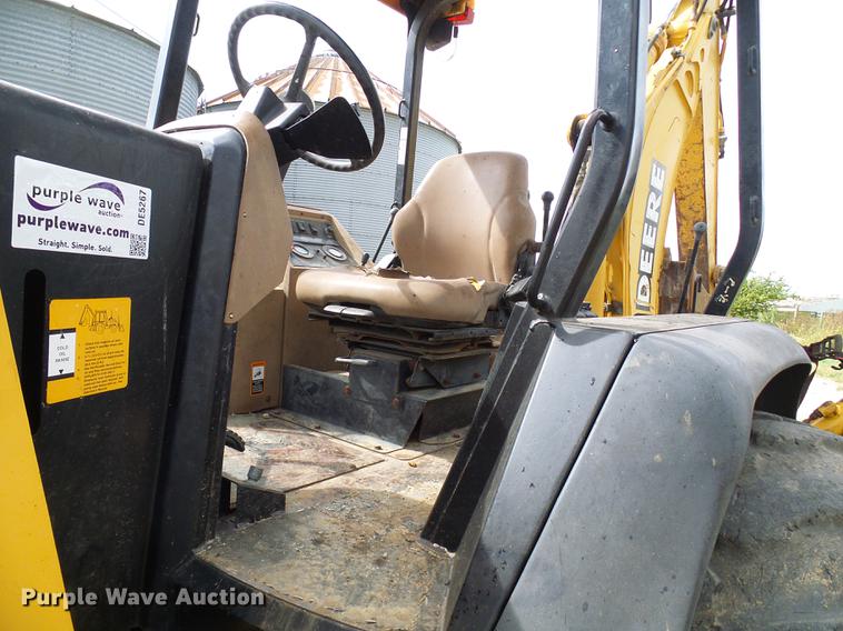 image for item DE5267 1999 John Deere 310E backhoe