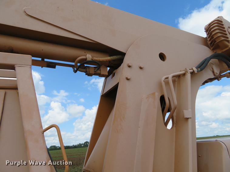 image for item DE6397 Galion Dresser crane