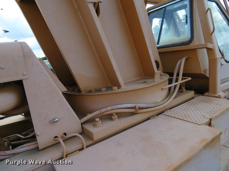 image for item DE6397 Galion Dresser crane