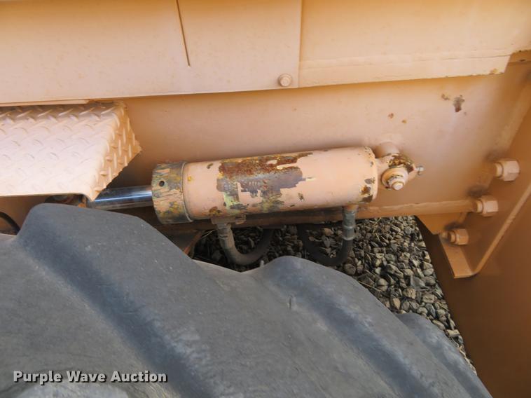 image for item DE6397 Galion Dresser crane