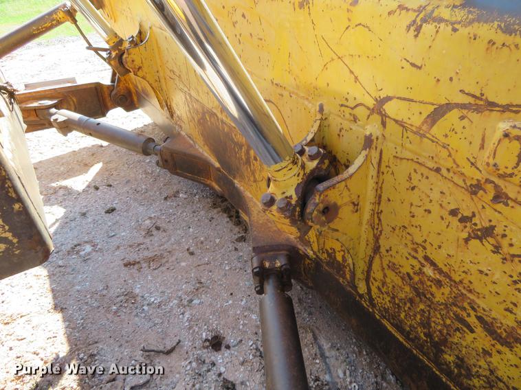 image for item DE6409 1998 Komatsu D65EX-12 dozer