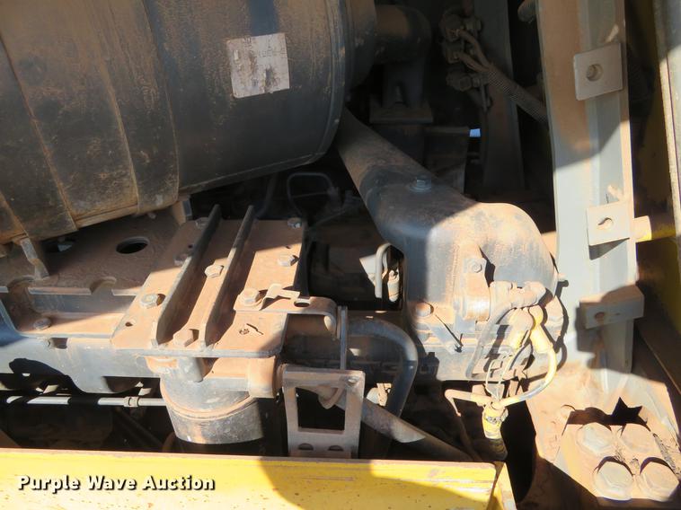 image for item DE6409 1998 Komatsu D65EX-12 dozer