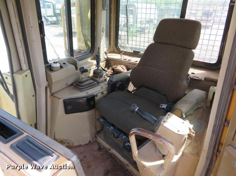 image for item DE6411 1995 Caterpillar D8N dozer