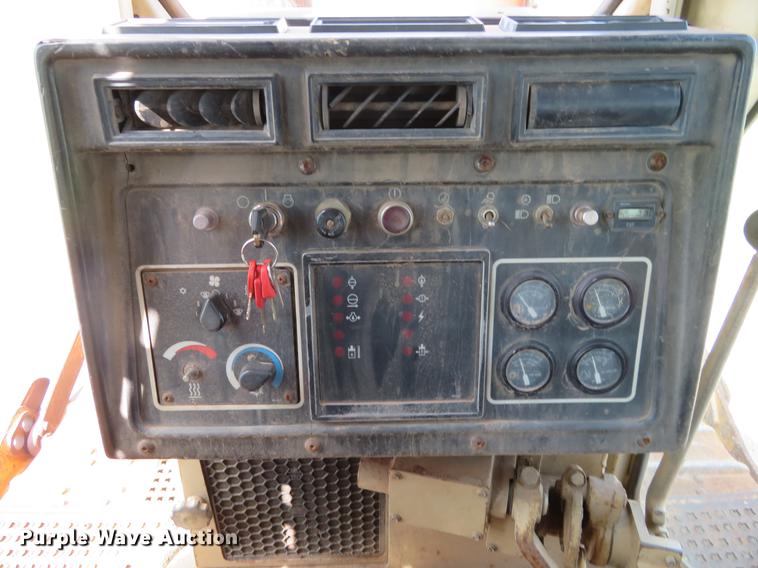 image for item DE6411 1995 Caterpillar D8N dozer