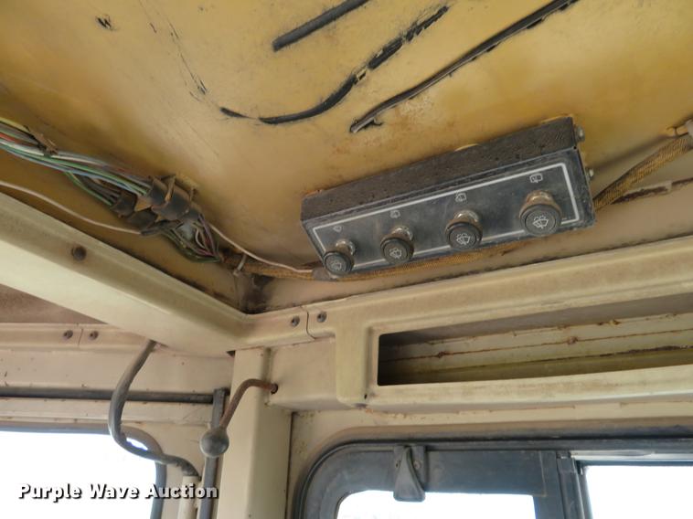 image for item DE6411 1995 Caterpillar D8N dozer