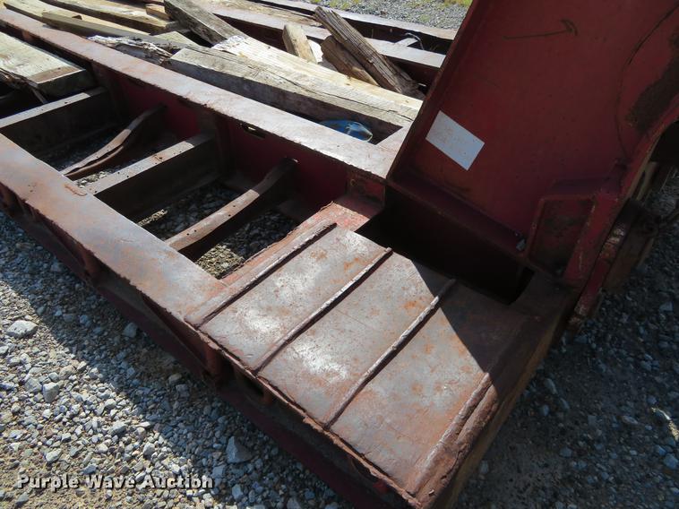 image for item DE6416 1994 Trail King TK88MDG low boy equipment trailer