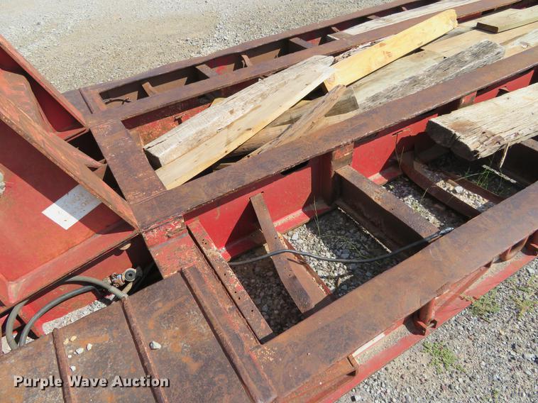image for item DE6416 1994 Trail King TK88MDG low boy equipment trailer