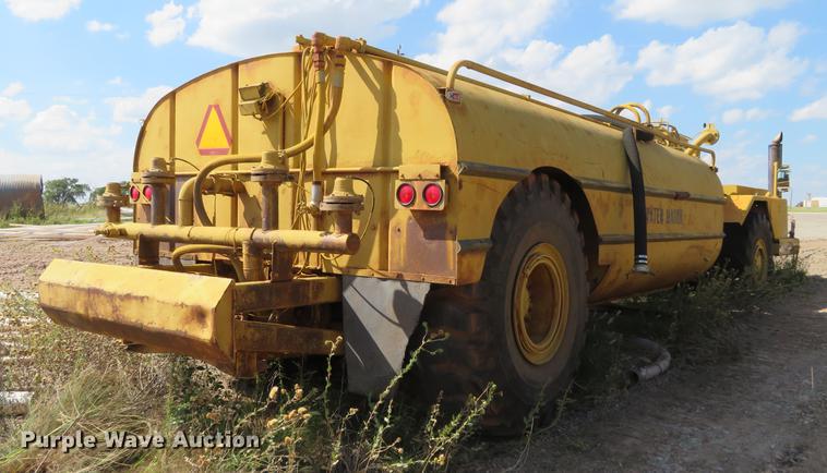 image for item DE6417 Caterpillar 615C water wagon