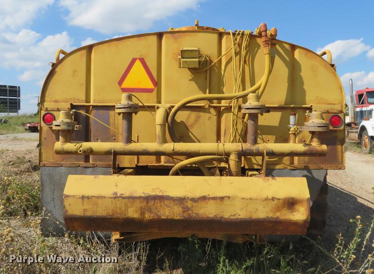 image for item DE6417 Caterpillar 615C water wagon