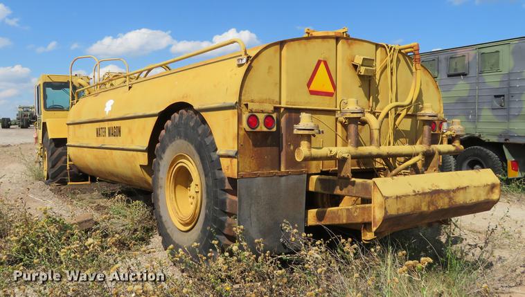 image for item DE6417 Caterpillar 615C water wagon