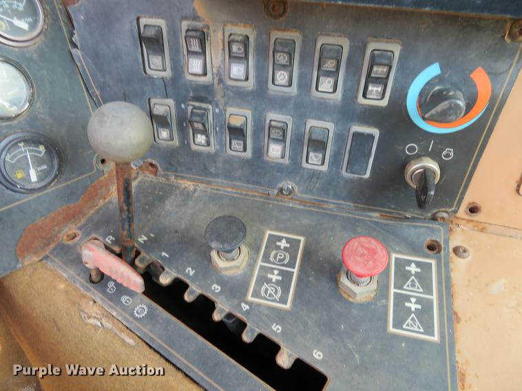 image for item DE6417 Caterpillar 615C water wagon