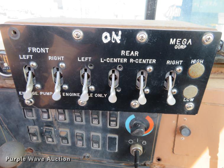 image for item DE6417 Caterpillar 615C water wagon