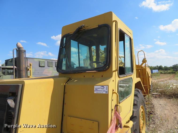 image for item DE6417 Caterpillar 615C water wagon