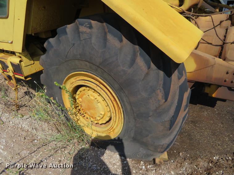 image for item DE6417 Caterpillar 615C water wagon