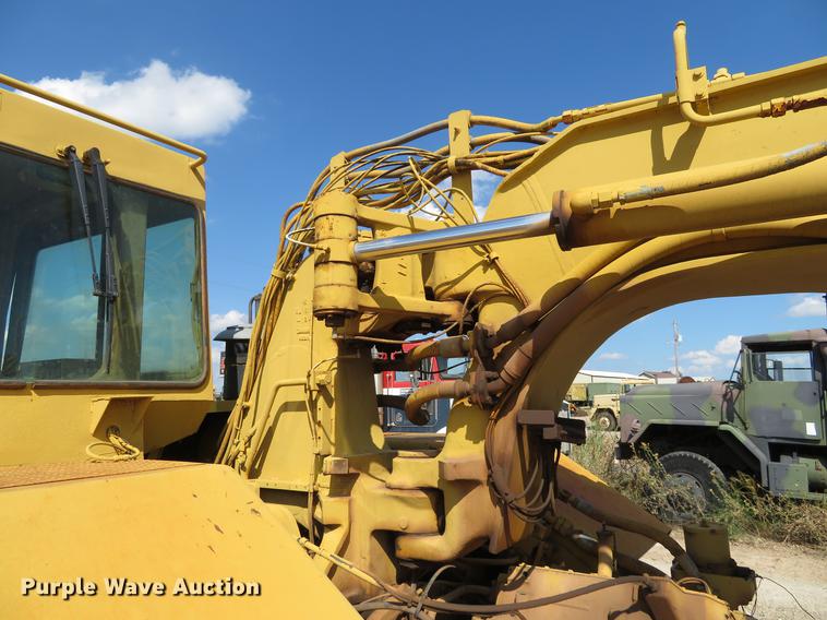 image for item DE6417 Caterpillar 615C water wagon
