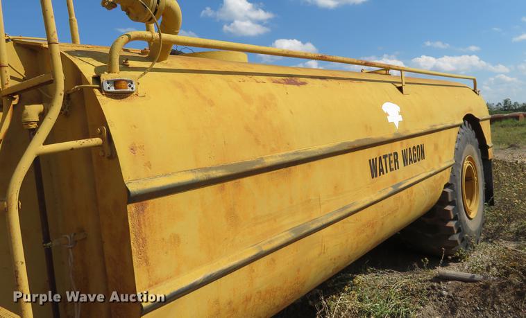 image for item DE6417 Caterpillar 615C water wagon